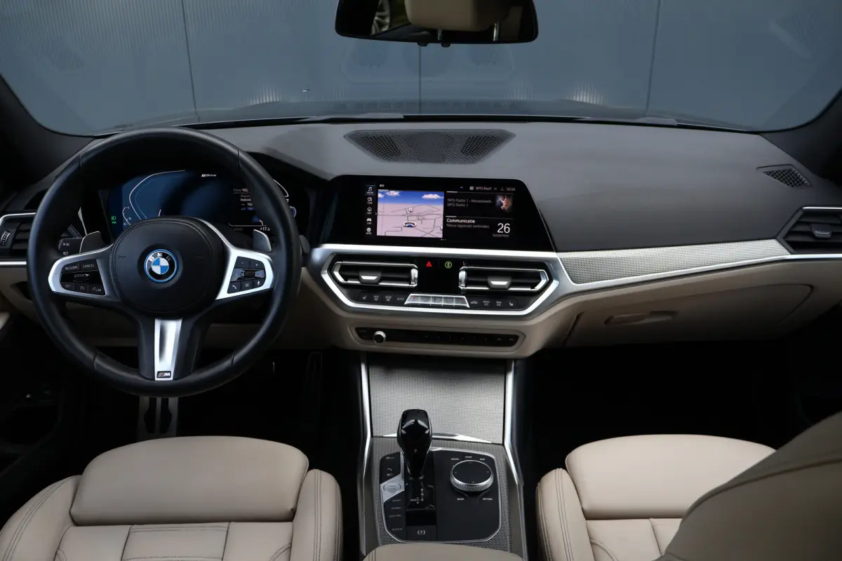 320e M-Sport Business Edition Plus | 96% soh! | 50 Jahre | Trekhaak | Stoelverwarming | Camera | Leer | DAB+