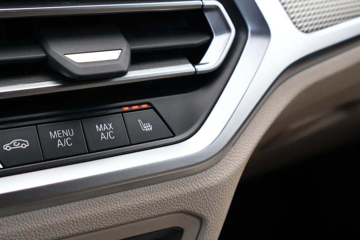 320e M-Sport Business Edition Plus | 96% soh! | 50 Jahre | Trekhaak | Stoelverwarming | Camera | Leer | DAB+
