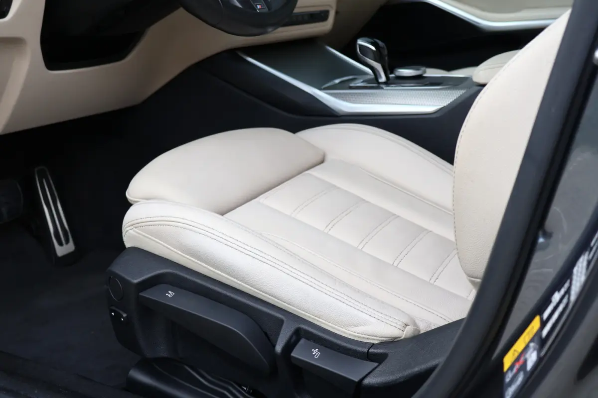 320e M-Sport Business Edition Plus | 96% soh! | 50 Jahre | Trekhaak | Stoelverwarming | Camera | Leer | DAB+