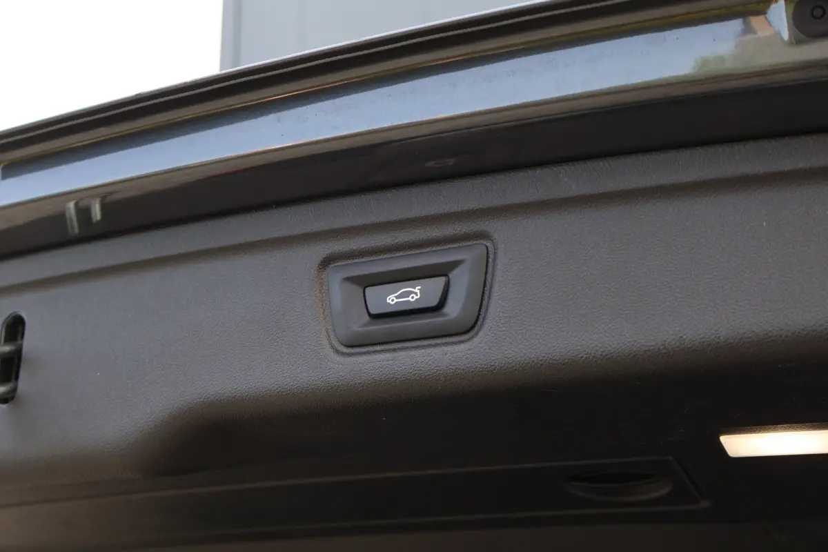 320e M-Sport Business Edition Plus | 96% soh! | 50 Jahre | Trekhaak | Stoelverwarming | Camera | Leer | DAB+