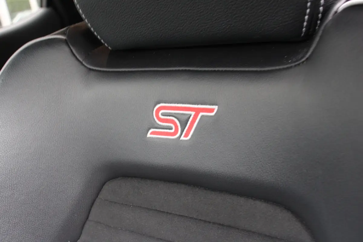 1.5EcoBoost 200pk ST-3 NL-auto! | Winter Pack | B&O | Navi | Camera | Full LED |