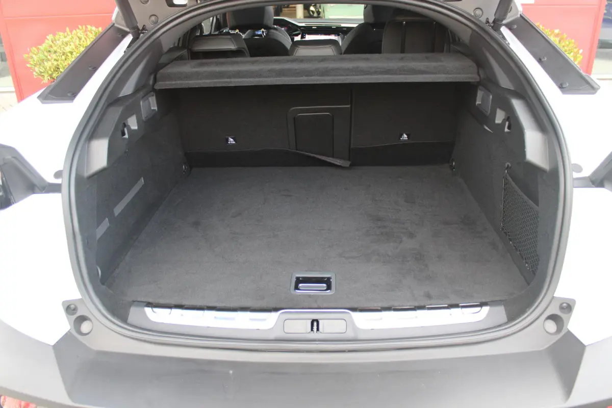 1.6 HYbrid 225PK GT ACTIERADIUS ELEK. WLTP 81-85KM | PANORAMA SCHUIF/KANTEL DAK | ELEKTRISCH VERSTELBARE VOORSTOELEN MET MASAGE FUNCTIE | VOORSTOELEN VERWARMBAAR | STUUR VERWARMING | SFEER V