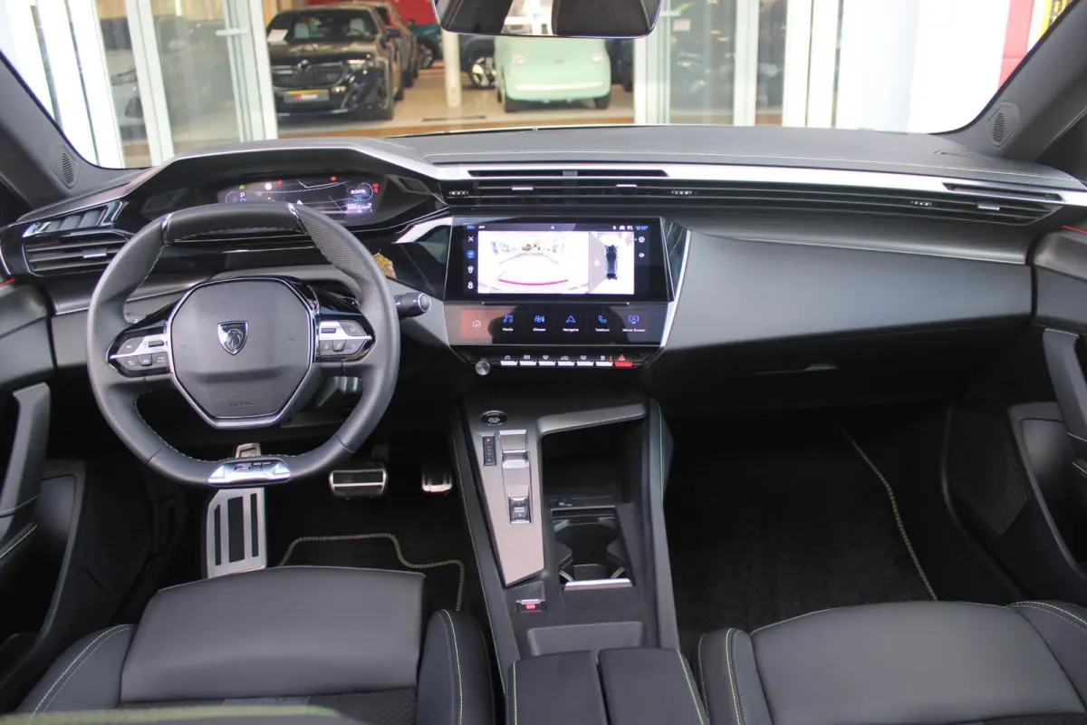 1.6 HYbrid 225PK GT ACTIERADIUS ELEK. WLTP 81-85KM | PANORAMA SCHUIF/KANTEL DAK | ELEKTRISCH VERSTELBARE VOORSTOELEN MET MASAGE FUNCTIE | VOORSTOELEN VERWARMBAAR | STUUR VERWARMING | SFEER V