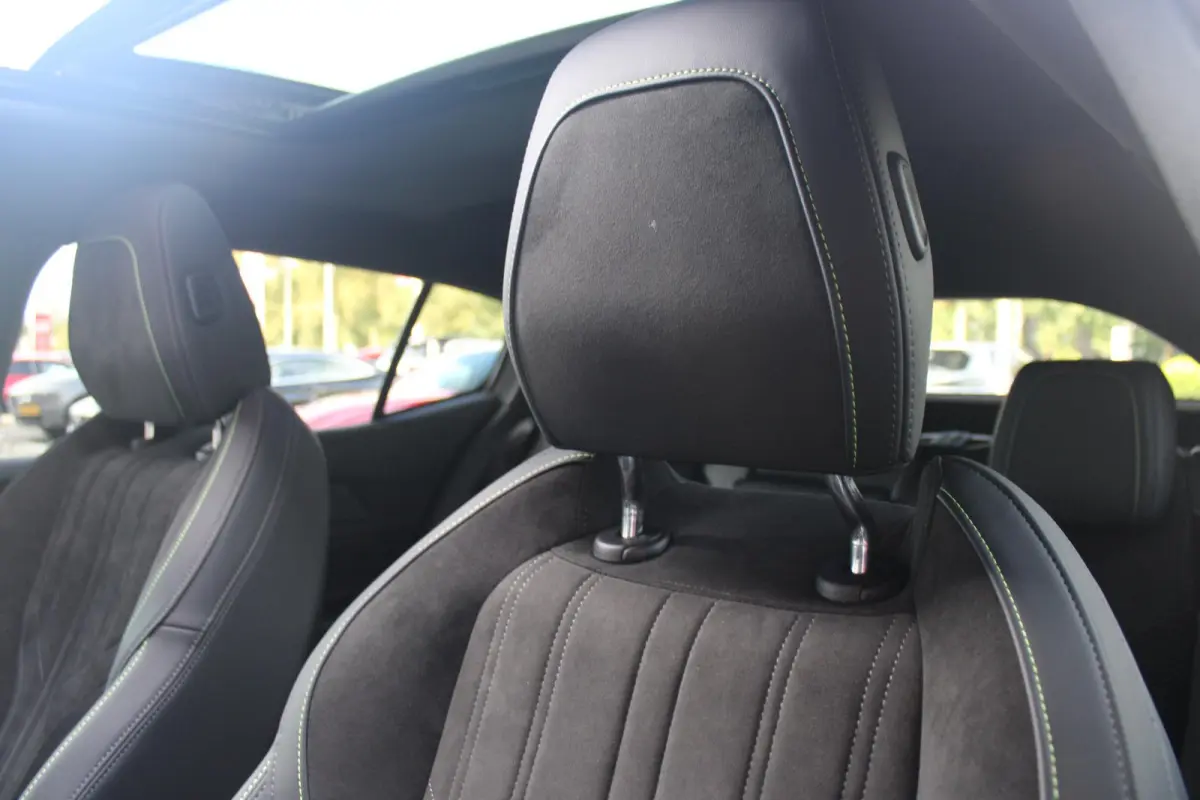 1.6 HYbrid 225PK GT ACTIERADIUS ELEK. WLTP 81-85KM | PANORAMA SCHUIF/KANTEL DAK | ELEKTRISCH VERSTELBARE VOORSTOELEN MET MASAGE FUNCTIE | VOORSTOELEN VERWARMBAAR | STUUR VERWARMING | SFEER V