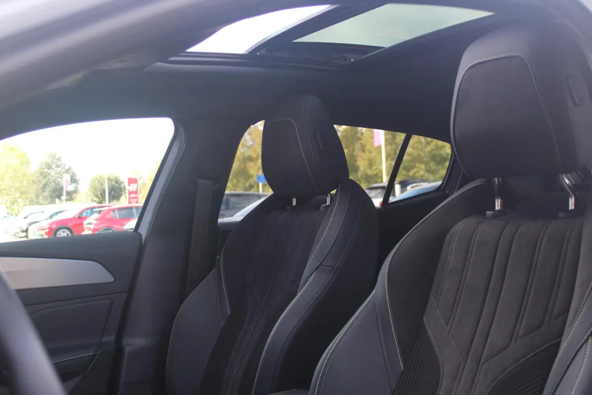 1.6 HYbrid 225PK GT ACTIERADIUS ELEK. WLTP 81-85KM | PANORAMA SCHUIF/KANTEL DAK | ELEKTRISCH VERSTELBARE VOORSTOELEN MET MASAGE FUNCTIE | VOORSTOELEN VERWARMBAAR | STUUR VERWARMING | SFEER V