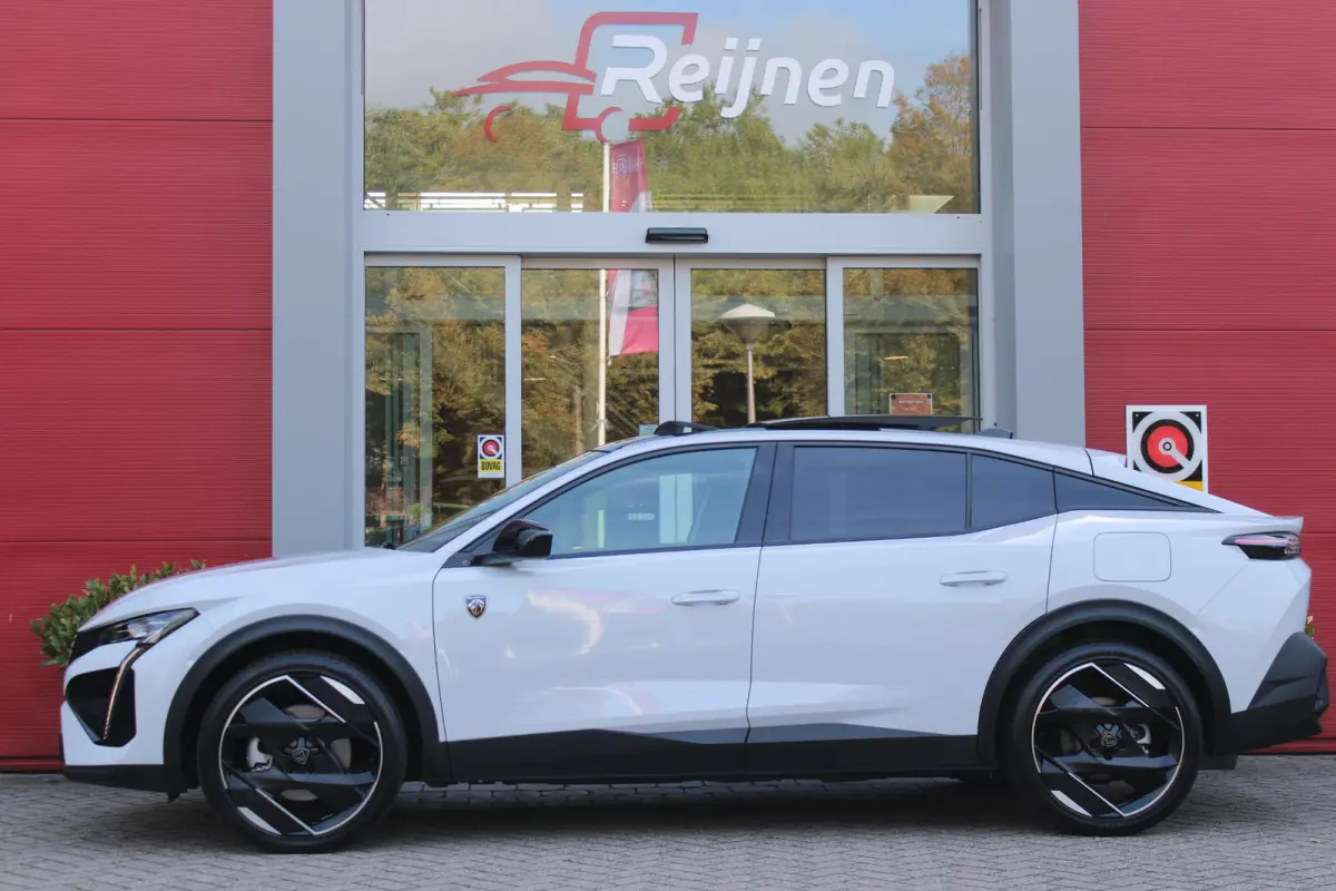 1.6 HYbrid 225PK GT ACTIERADIUS ELEK. WLTP 81-85KM | PANORAMA SCHUIF/KANTEL DAK | ELEKTRISCH VERSTELBARE VOORSTOELEN MET MASAGE FUNCTIE | VOORSTOELEN VERWARMBAAR | STUUR VERWARMING | SFEER V