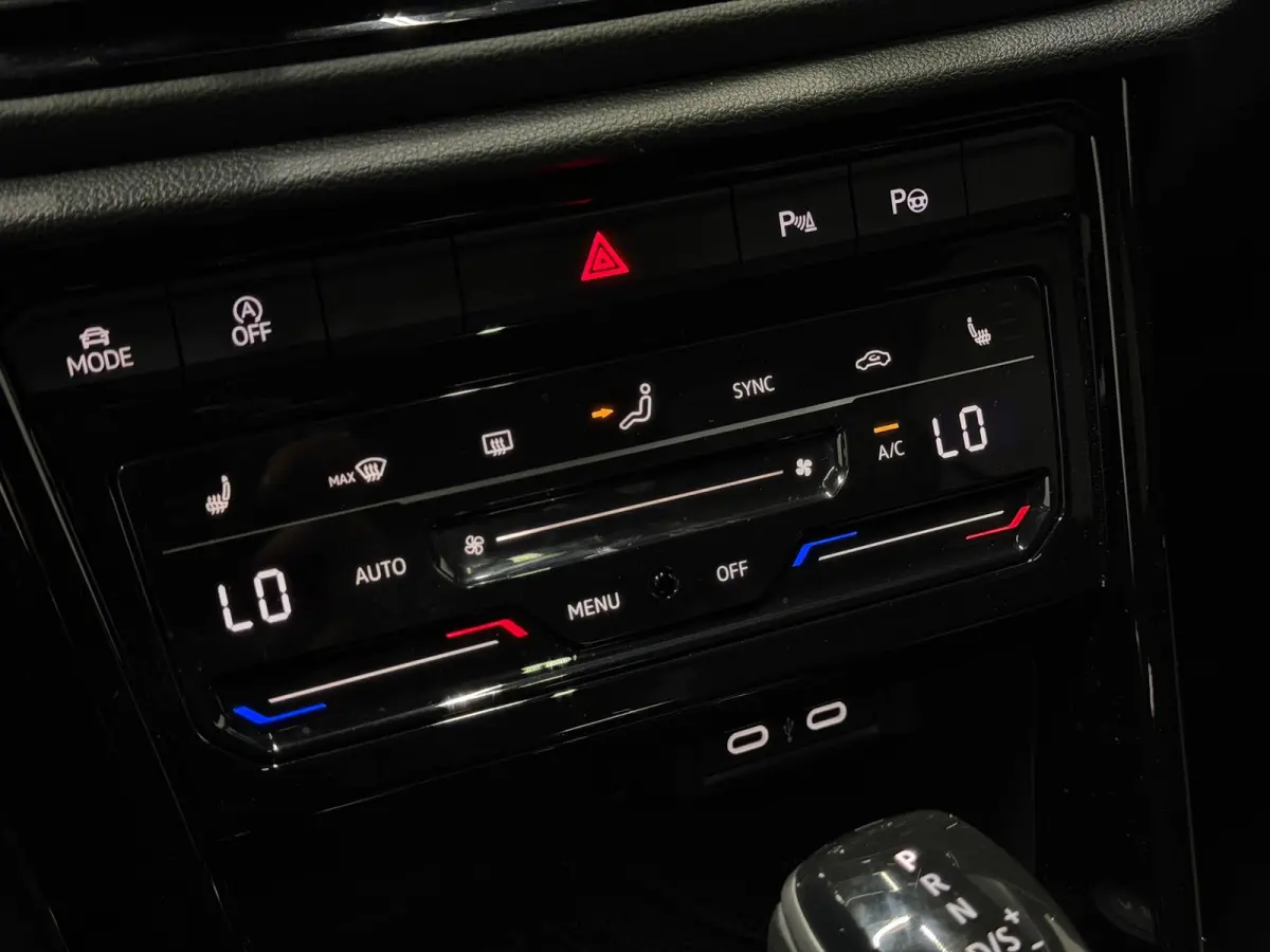 2.0 TDI Full Option|Pano|IQ|Camera|Keyless|