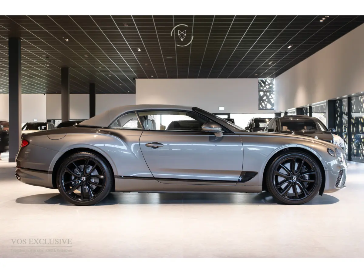 4.0 V8 Mulliner|Naim|Touring Specification|Dynamic Ride|Blackline|Softclose|Massage|Keyless|22''|ACC|360°|HUD