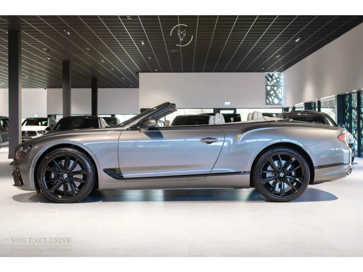 4.0 V8 Mulliner|Naim|Touring Specification|Dynamic Ride|Blackline|Softclose|Massage|Keyless|22''|ACC|360°|HUD