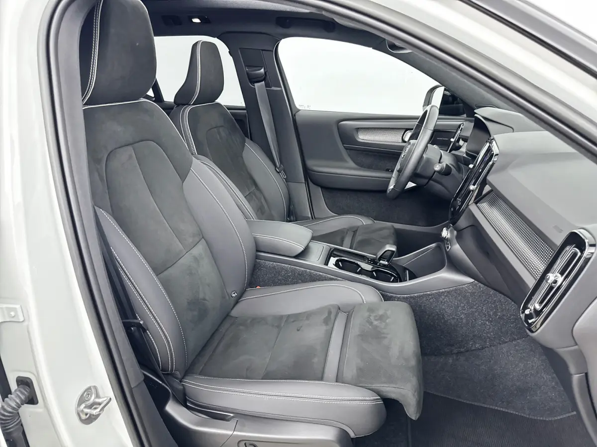 Pro 70kWh | 20" Allseason | Trekhaak | Leder/Nubuck | Panoramadak | 360 Camera | Elektr. verst. Stoelen | Harman Kardon | Full LED | Warmtepomp