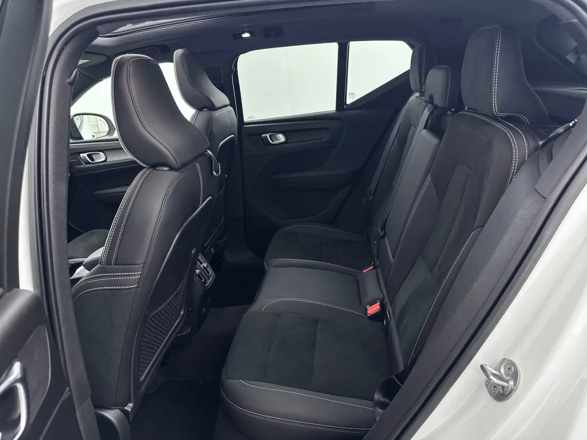 Pro 70kWh | 20" Allseason | Trekhaak | Leder/Nubuck | Panoramadak | 360 Camera | Elektr. verst. Stoelen | Harman Kardon | Full LED | Warmtepomp