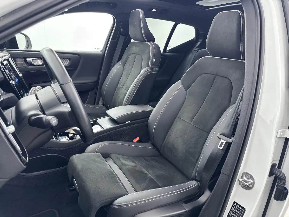 Pro 70kWh | 20" Allseason | Trekhaak | Leder/Nubuck | Panoramadak | 360 Camera | Elektr. verst. Stoelen | Harman Kardon | Full LED | Warmtepomp