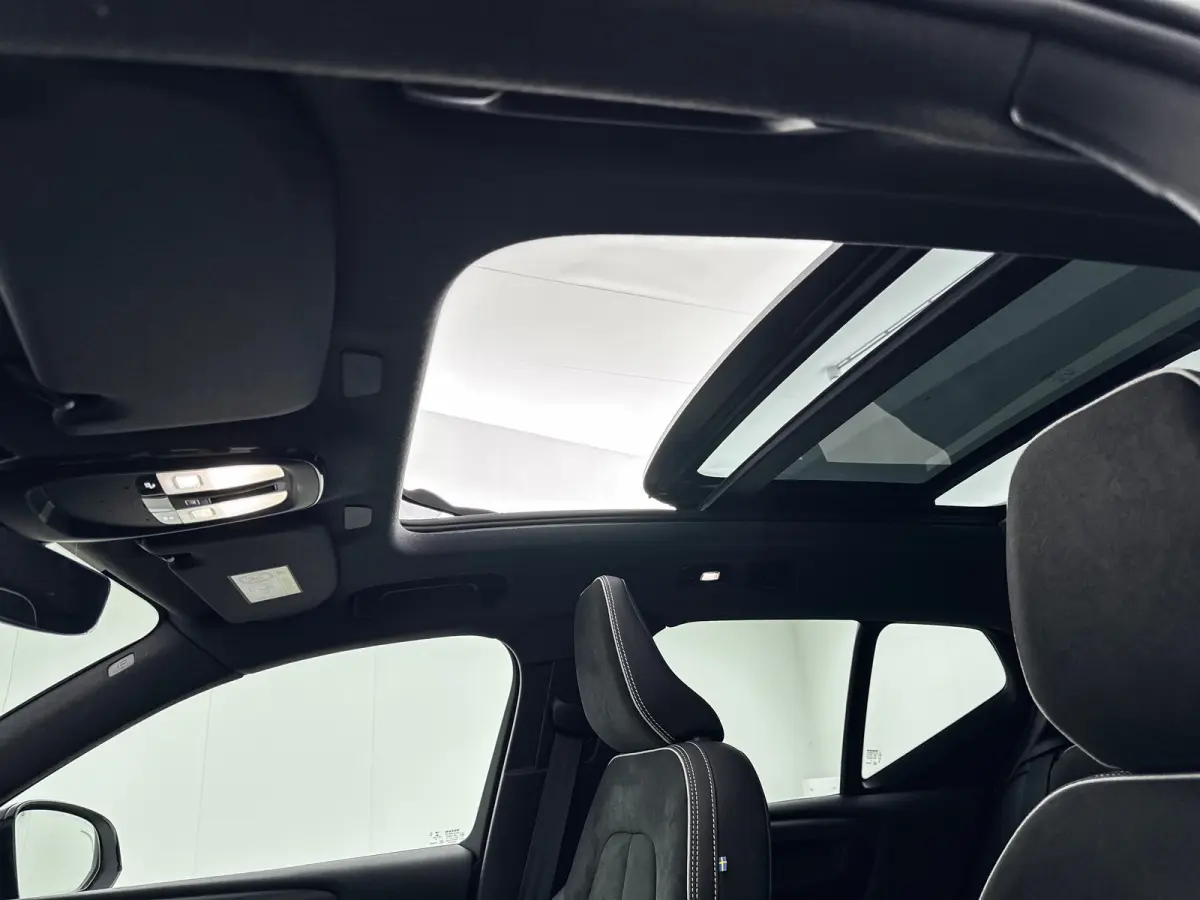 Pro 70kWh | 20" Allseason | Trekhaak | Leder/Nubuck | Panoramadak | 360 Camera | Elektr. verst. Stoelen | Harman Kardon | Full LED | Warmtepomp