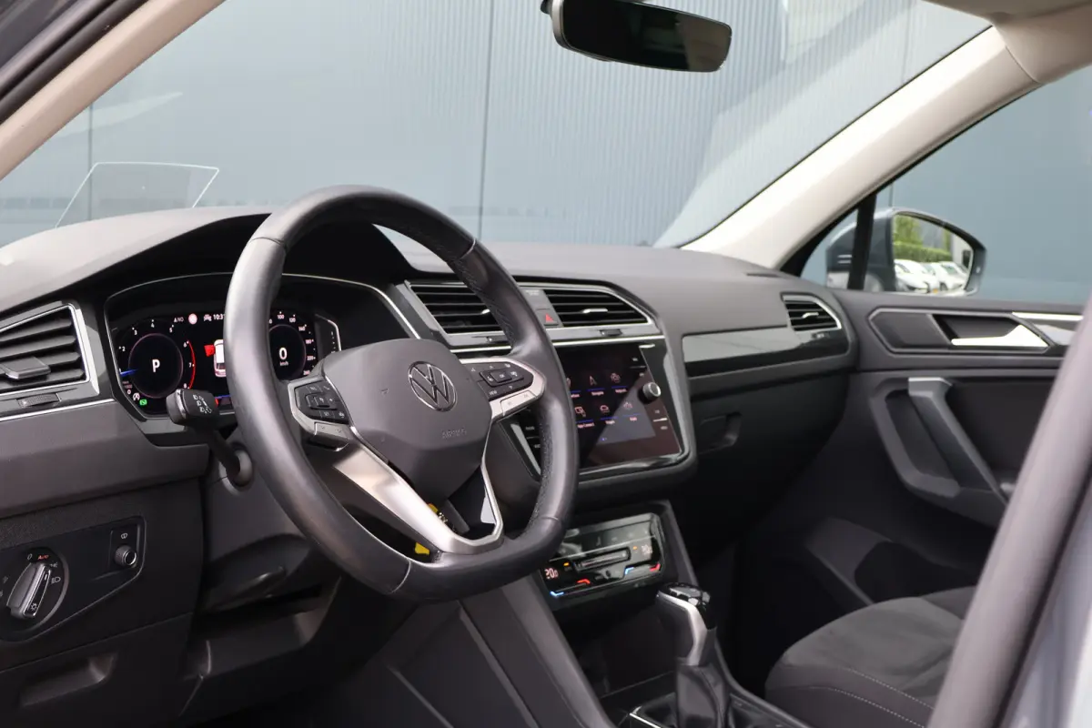 1.5 TSI Elegance 150pk Automaat | Panoramadak | Head-Up | IQ Light | Stoelverwarming V+A | Active Info Display | 18 Inch