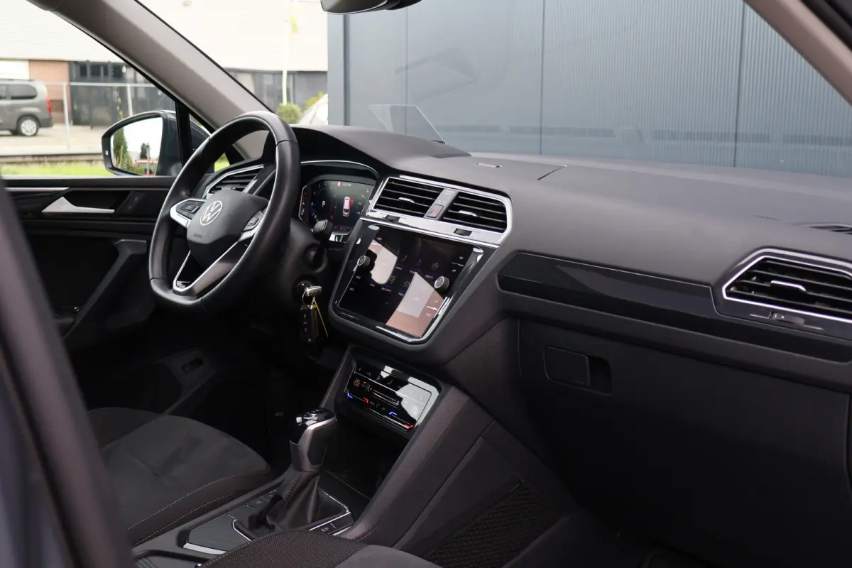 1.5 TSI Elegance 150pk Automaat | Panoramadak | Head-Up | IQ Light | Stoelverwarming V+A | Active Info Display | 18 Inch