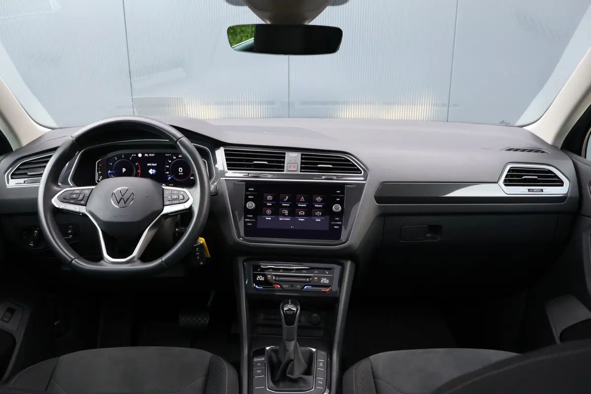 1.5 TSI Elegance 150pk Automaat | Panoramadak | Head-Up | IQ Light | Stoelverwarming V+A | Active Info Display | 18 Inch