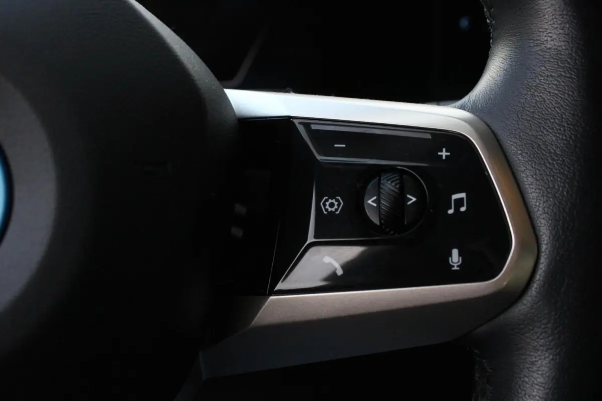 xDrive40 Business Edition Plus 77kWh | SOH 98,3% | Head-up | Camera