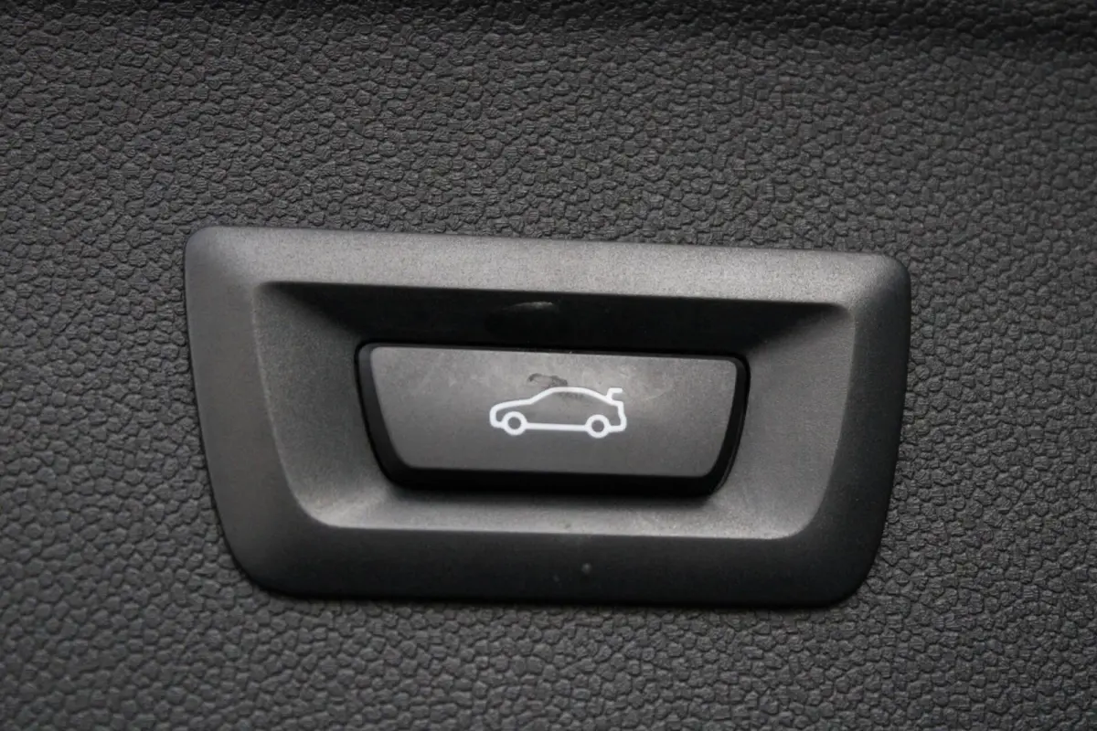 xDrive40 Business Edition Plus 77kWh | SOH 98,3% | Head-up | Camera