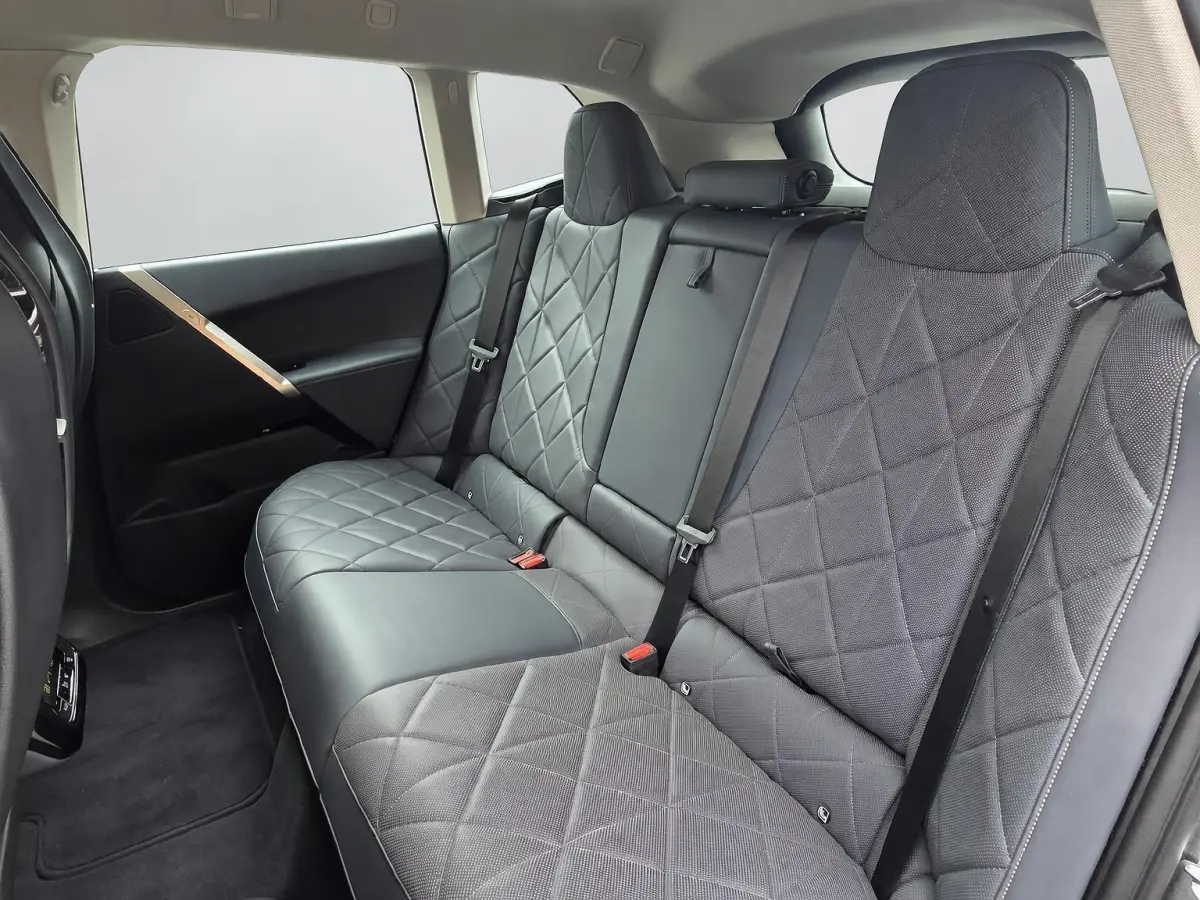 xDrive40 Business Edition Plus 77kWh | SOH 98,3% | Head-up | Camera