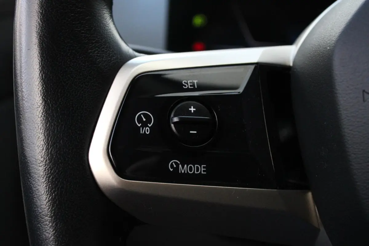 xDrive40 Business Edition Plus 77kWh | SOH 98,3% | Head-up | Camera