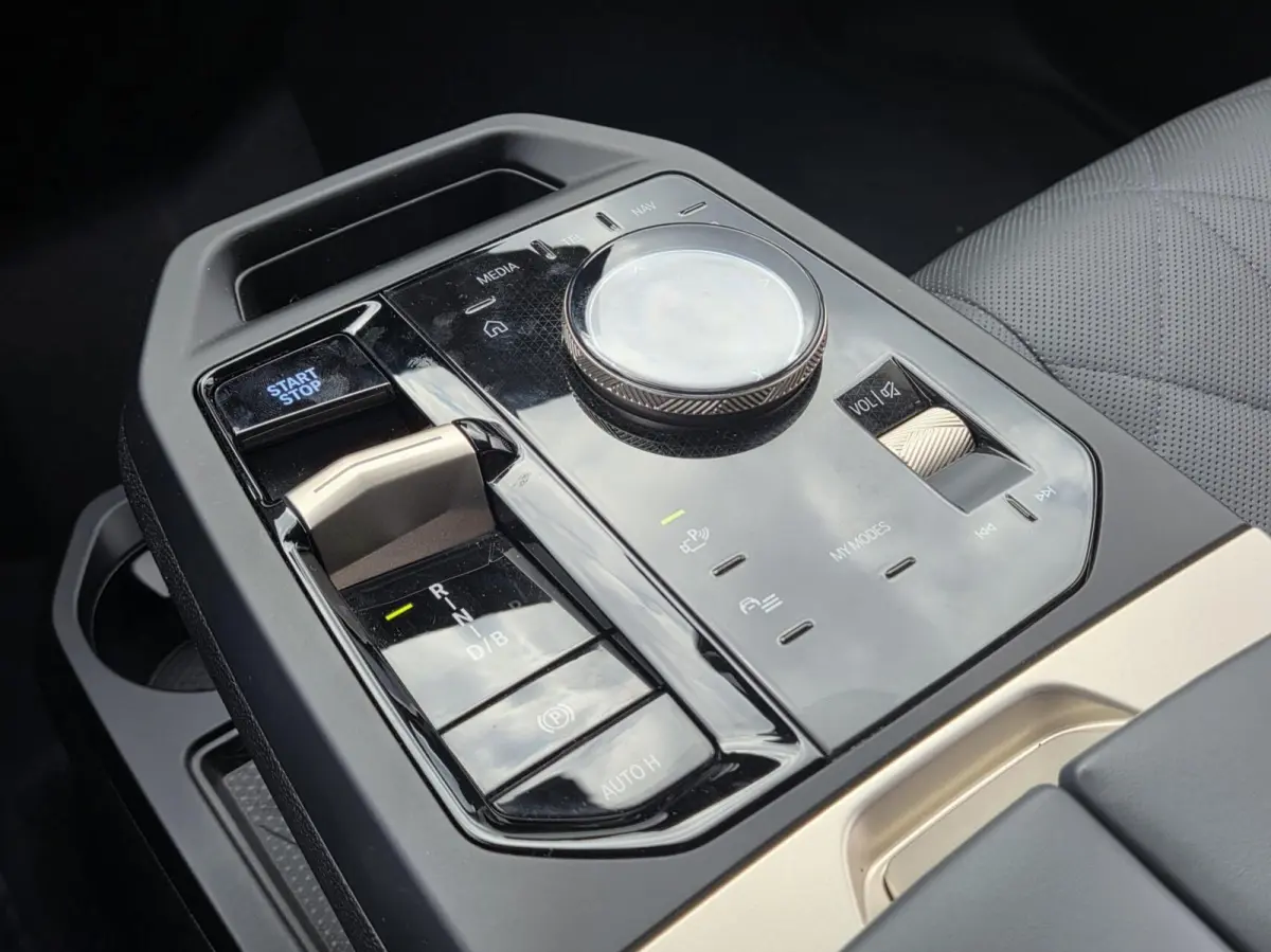 xDrive40 Business Edition Plus 77kWh | SOH 98,3% | Head-up | Camera