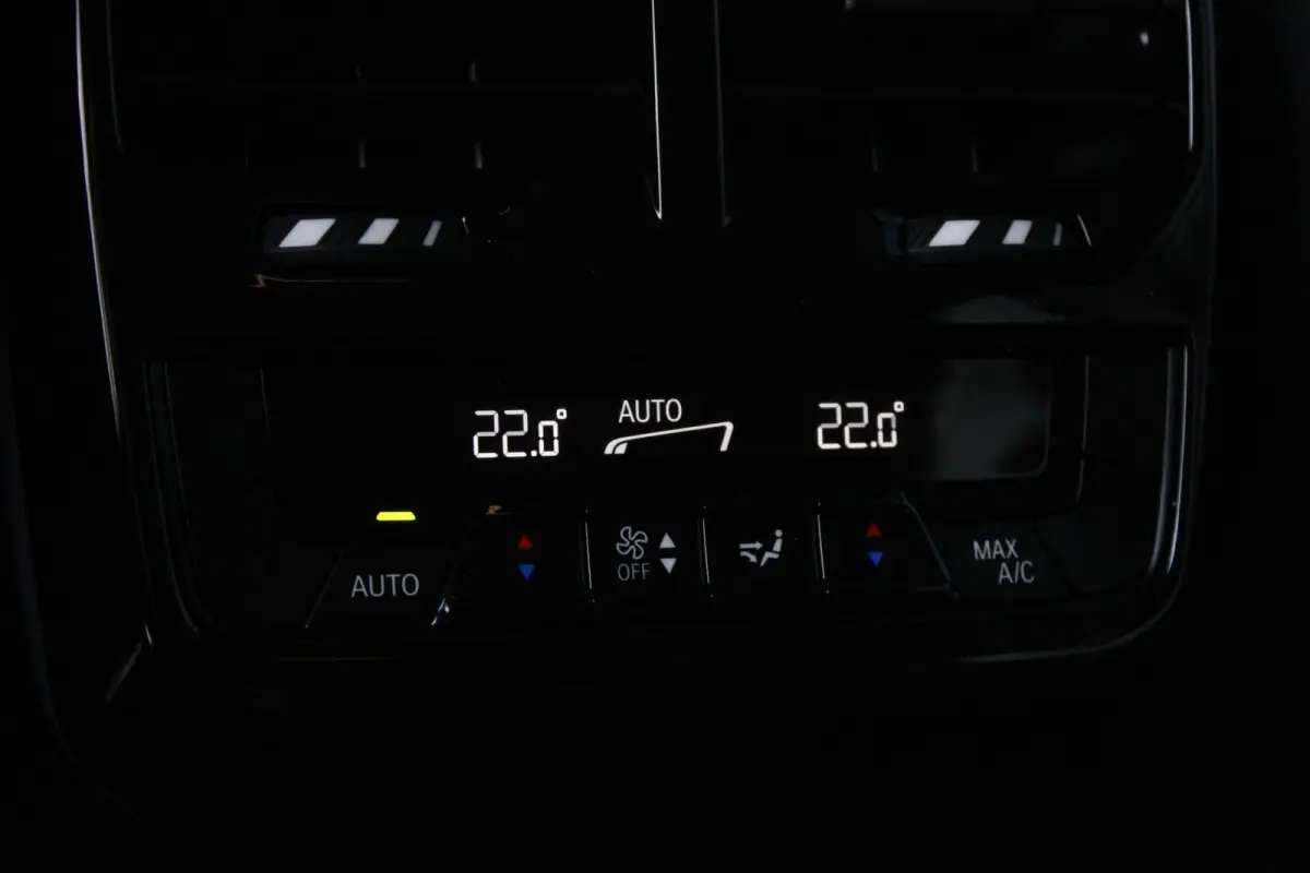 xDrive40 Business Edition Plus 77kWh | SOH 98,3% | Head-up | Camera