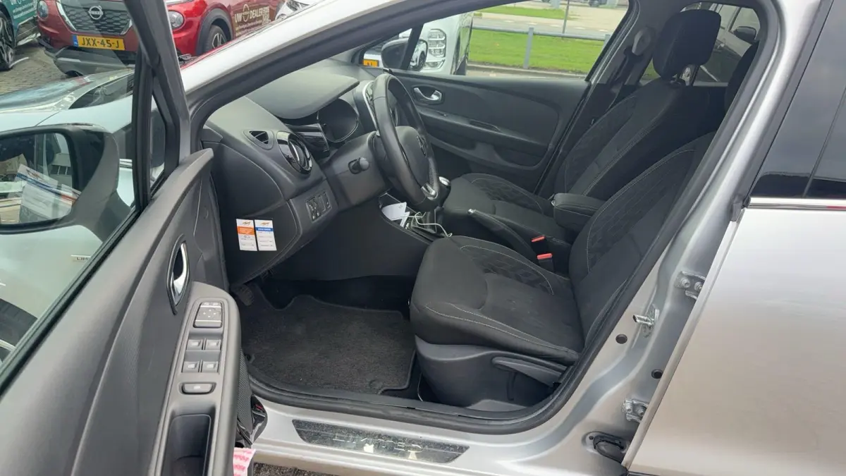 TCe 90 Limited | Trekhaak | Navigatie | Parkeersensoren |
