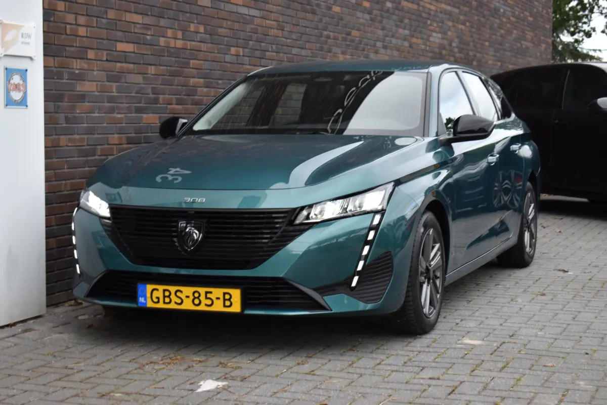 1.2 PureTech Active Pack CARPLAY LMV TREKHAAK