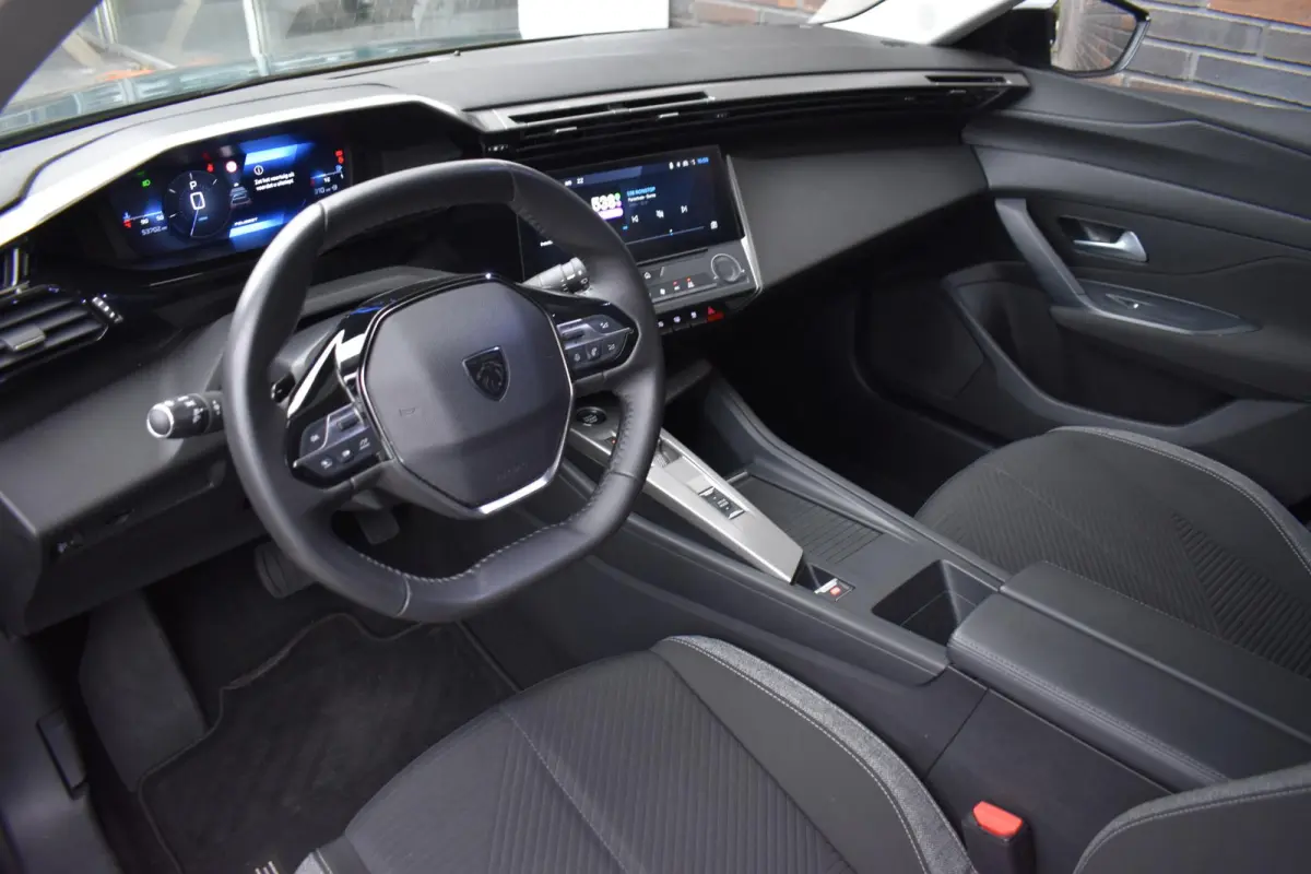 1.2 PureTech Active Pack CARPLAY LMV TREKHAAK