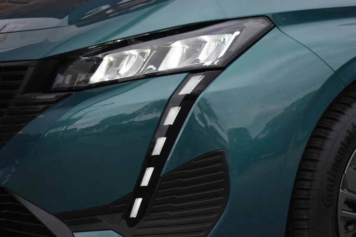 1.2 PureTech Active Pack CARPLAY LMV TREKHAAK