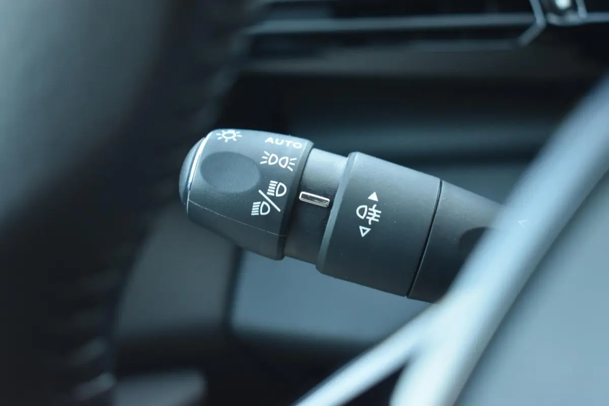 1.2 PureTech Active Pack CARPLAY LMV TREKHAAK