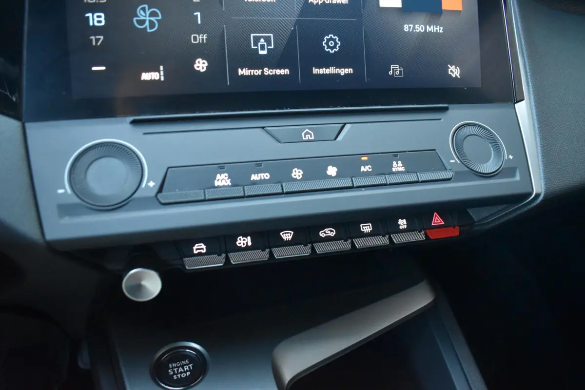 1.2 PureTech Active Pack CARPLAY LMV TREKHAAK