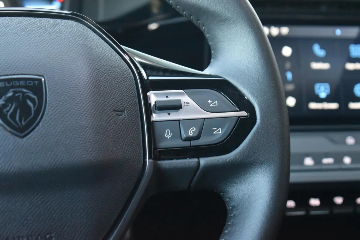 1.2 PureTech Active Pack CARPLAY LMV TREKHAAK