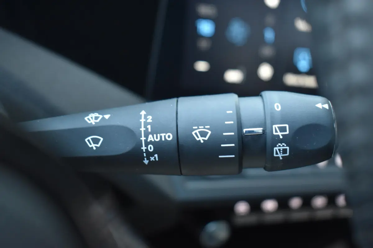 1.2 PureTech Active Pack CARPLAY LMV TREKHAAK