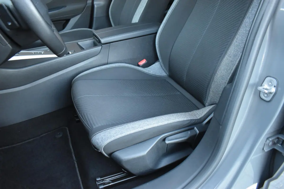 1.2 PureTech Active Pack CARPLAY LMV TREKHAAK