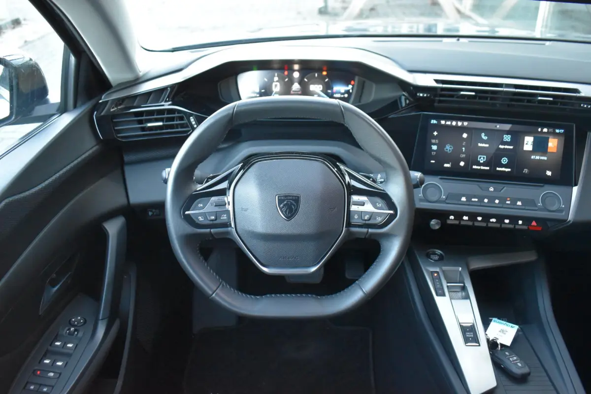 1.2 PureTech Active Pack CARPLAY LMV TREKHAAK