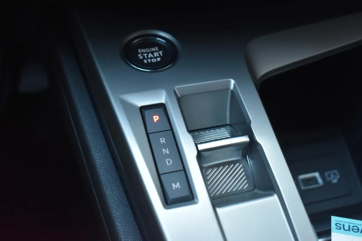1.2 PureTech Active Pack CARPLAY LMV TREKHAAK