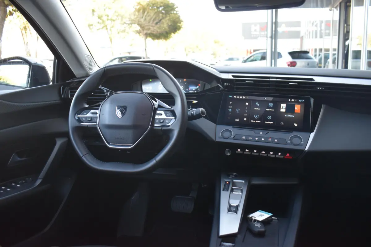 1.2 PureTech Active Pack CARPLAY LMV TREKHAAK