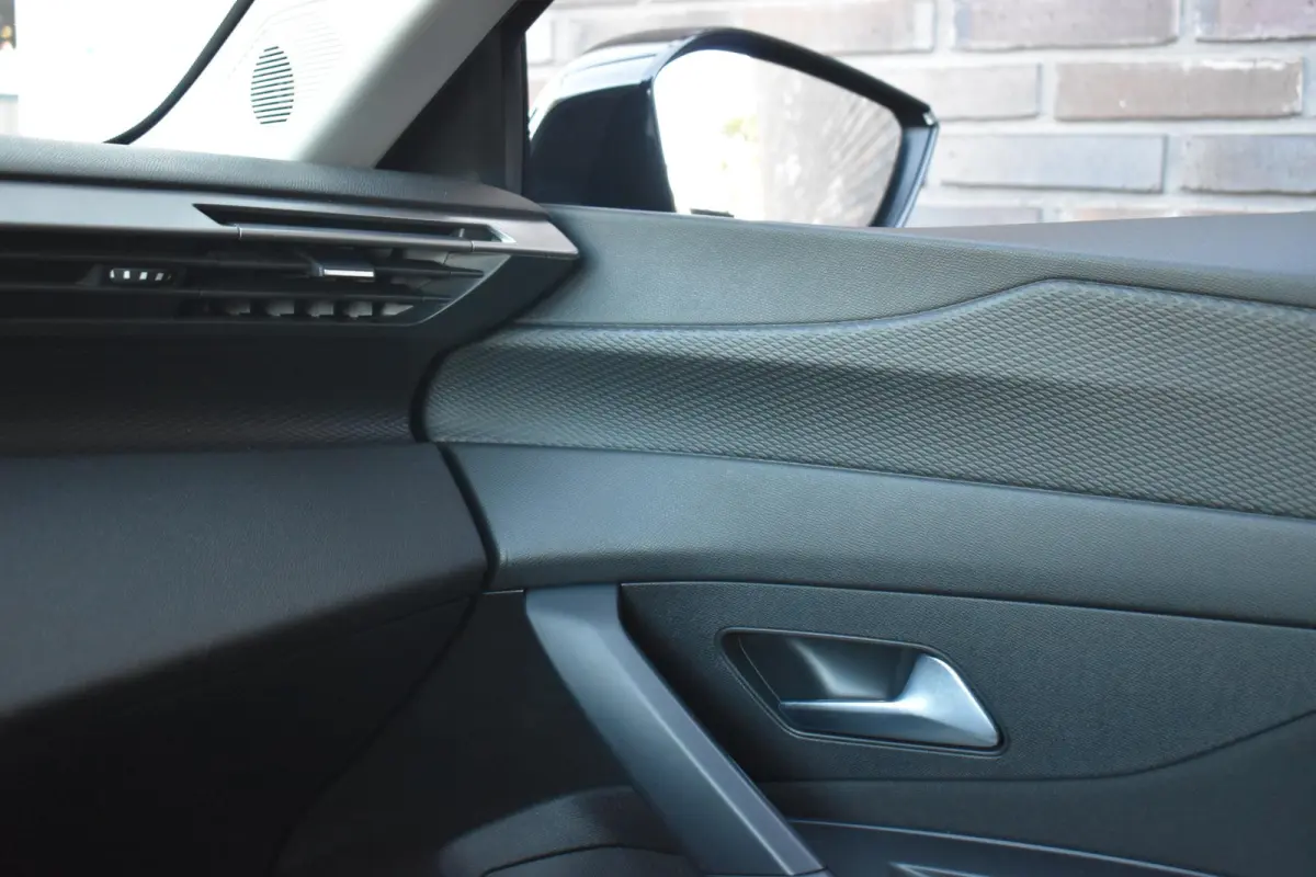 1.2 PureTech Active Pack CARPLAY LMV TREKHAAK