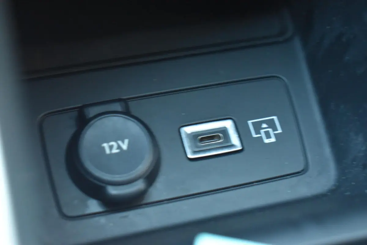 1.2 PureTech Active Pack CARPLAY LMV TREKHAAK
