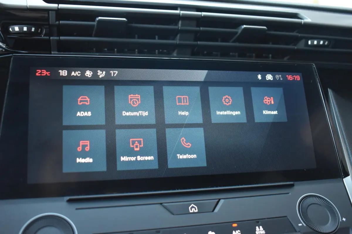 1.2 PureTech Active Pack CARPLAY LMV TREKHAAK