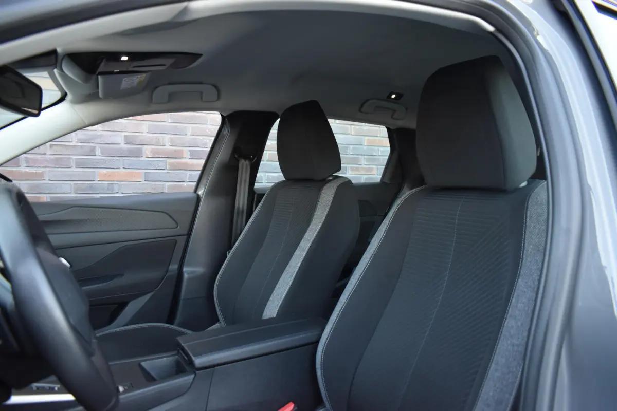 1.2 PureTech Active Pack CARPLAY LMV TREKHAAK