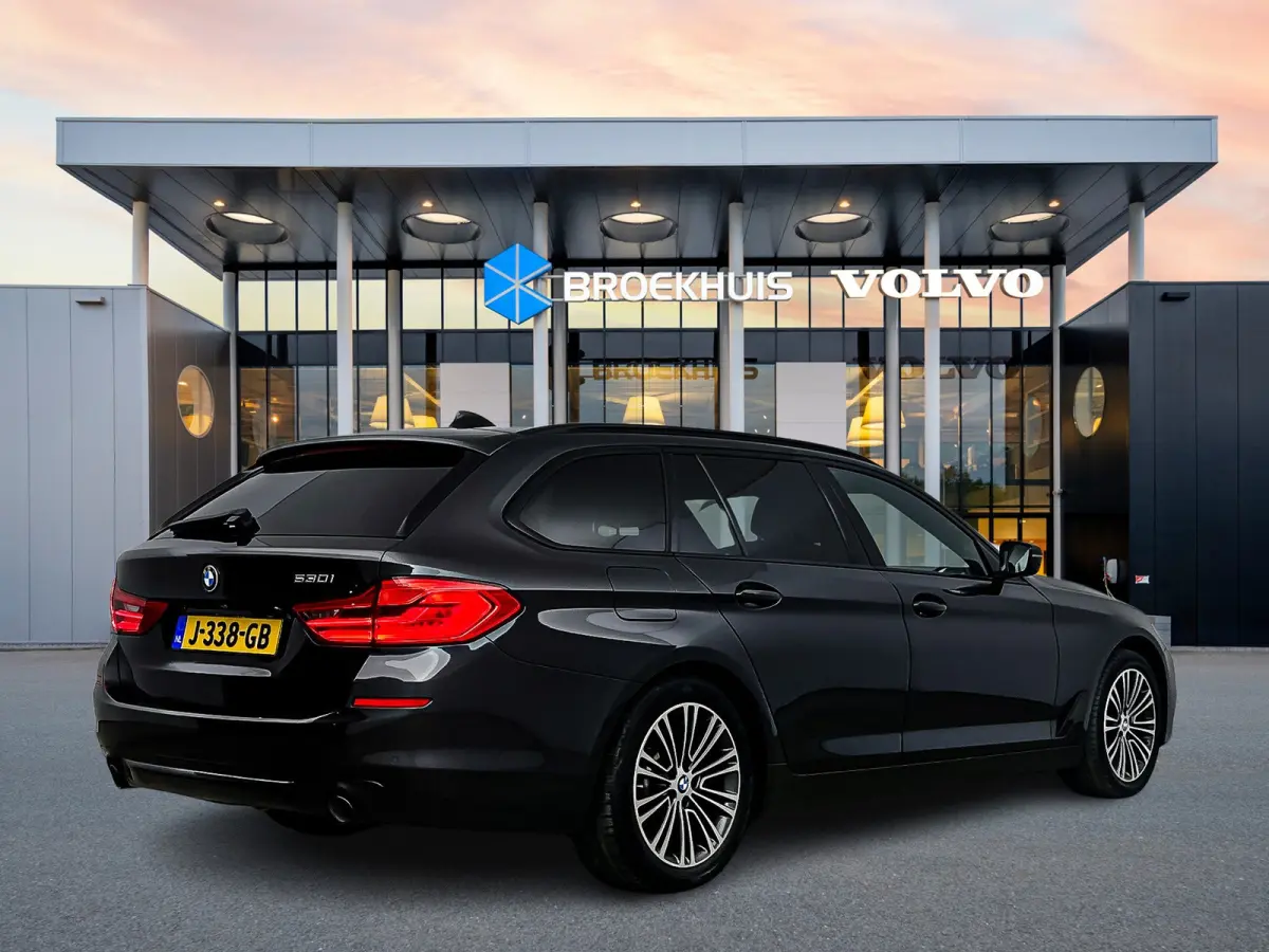 530i High Executive Edition | 18" | Luchtvering | Panoramadak | Verwarmbare Sportstoelen | Head-Up | Trekhaak | Parkeercamera | Adaptieve Cruise | BLIS | Keyless