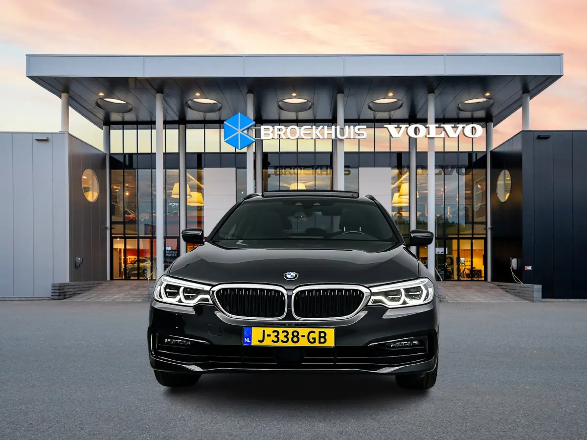 530i High Executive Edition | 18" | Luchtvering | Panoramadak | Verwarmbare Sportstoelen | Head-Up | Trekhaak | Parkeercamera | Adaptieve Cruise | BLIS | Keyless