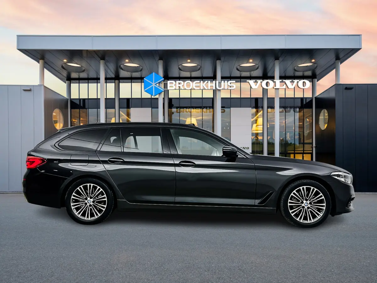 530i High Executive Edition | 18" | Luchtvering | Panoramadak | Verwarmbare Sportstoelen | Head-Up | Trekhaak | Parkeercamera | Adaptieve Cruise | BLIS | Keyless