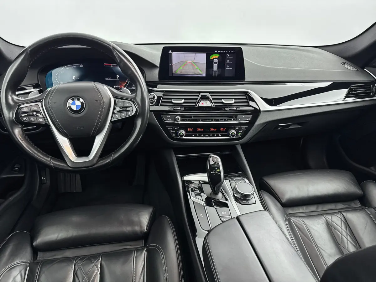 530i High Executive Edition | 18" | Luchtvering | Panoramadak | Verwarmbare Sportstoelen | Head-Up | Trekhaak | Parkeercamera | Adaptieve Cruise | BLIS | Keyless