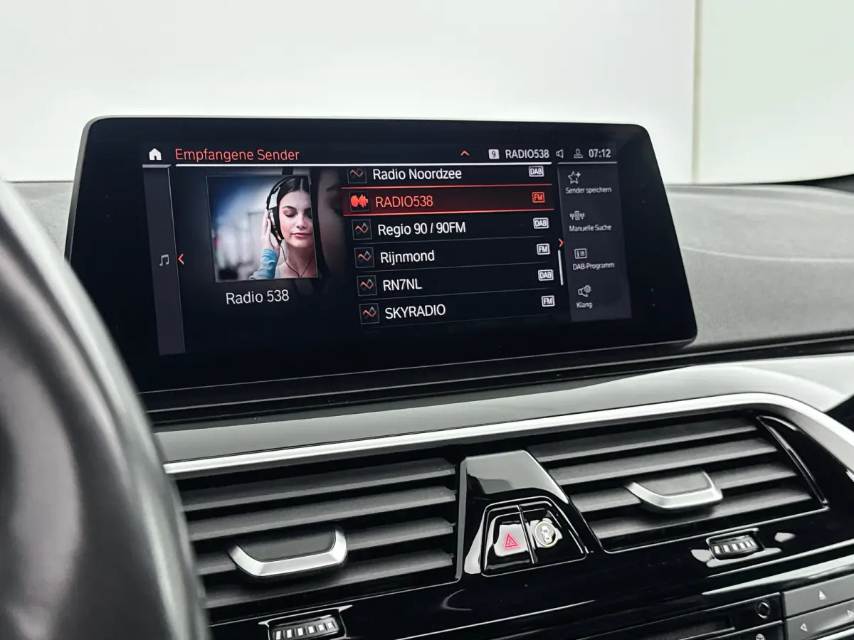 530i High Executive Edition | 18" | Luchtvering | Panoramadak | Verwarmbare Sportstoelen | Head-Up | Trekhaak | Parkeercamera | Adaptieve Cruise | BLIS | Keyless