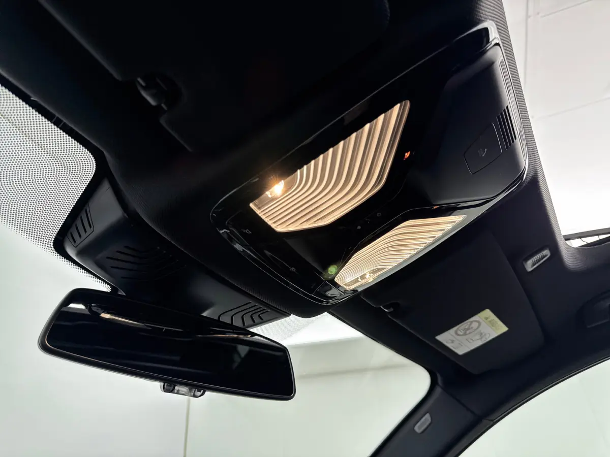 530i High Executive Edition | 18" | Luchtvering | Panoramadak | Verwarmbare Sportstoelen | Head-Up | Trekhaak | Parkeercamera | Adaptieve Cruise | BLIS | Keyless