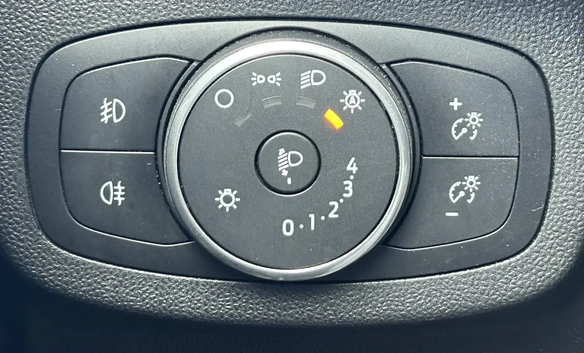 1.0 EcoBoost Titanium 101PK | 1e Eigenaar! | Dealeronderhouden | NL AUTO | AUTOMAAT | Trekhaak | Achteruitrijcamera | B&O Audio | Navigatie | Climate Control | Adaptive Cruise Control | Voor