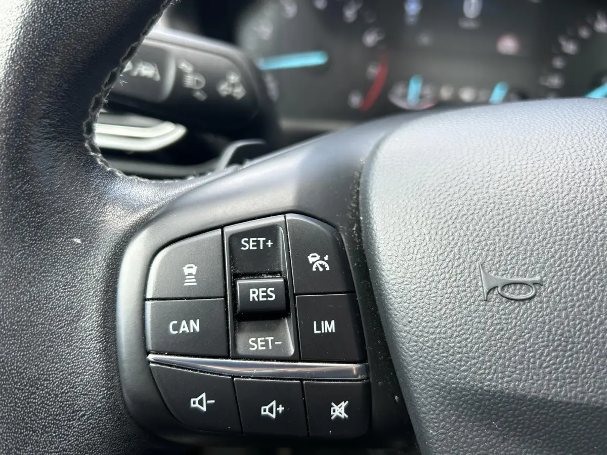 1.0 EcoBoost Titanium 101PK | 1e Eigenaar! | Dealeronderhouden | NL AUTO | AUTOMAAT | Trekhaak | Achteruitrijcamera | B&O Audio | Navigatie | Climate Control | Adaptive Cruise Control | Voor